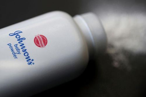 Johnson&Johnson dừng bán phấn rôm của trẻ em từ bột talc trên toàn cầu