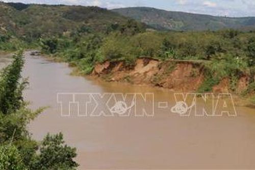 Xử phạt, buộc một cá nhân khắc phục hậu quả của hành vi lấn sông trái phép