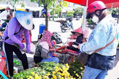 Sôi động thị trường phục vụ lễ Vu lan