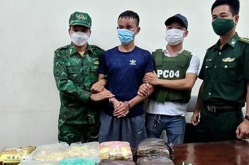 Thuê taxi vận chuyển 10kg ma túy đá, nhận 150 triệu tiền công