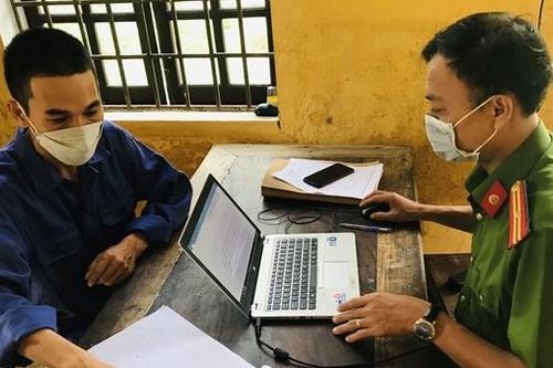 Nam công nhân cho nhiều đồng nghiệp vay tiền lãi suất 'cắt cổ'