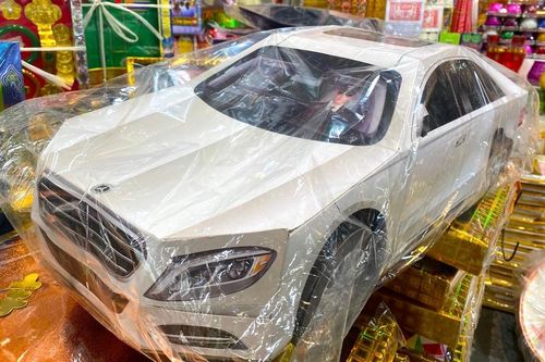 Người mua thờ ơ, 'siêu xe', 'biệt thự' vắng bóng dịp Rằm tháng 7
