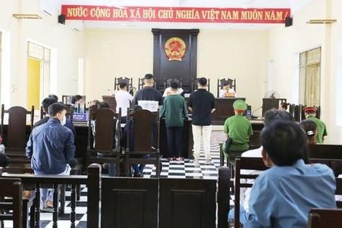 Nam sinh lớp 9 sát hại thầy hiệu trưởng rồi cướp điện thoại