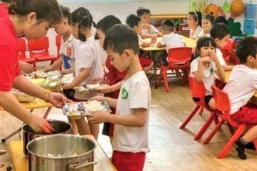 Gần 40% số trường có bếp ăn tập thể, căng tin chưa đảm bảo VSATTP