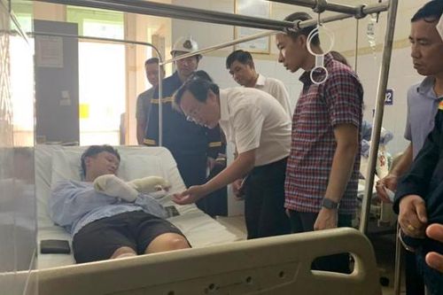 Quận Hoàng Mai: Động viên, thăm hỏi chiến sĩ phòng cháy chữa cháy bị bỏng