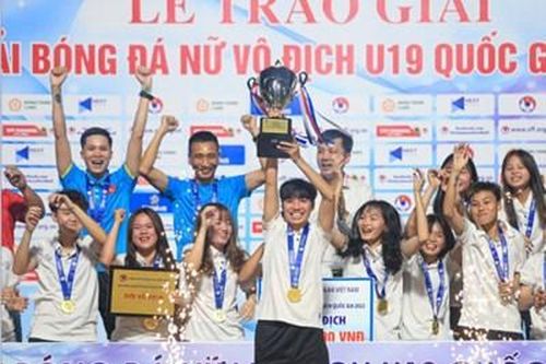 Nhói lòng khoảng trống mênh mông
