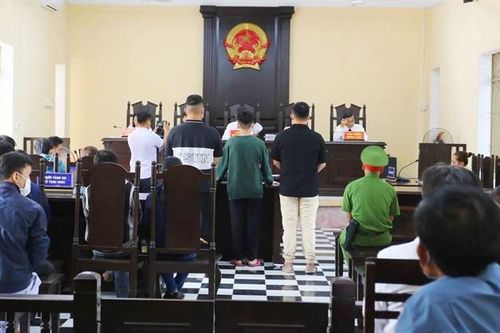Tuyên phạt hai đối tượng giết thầy, chém cha