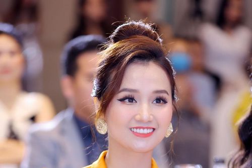 Lã Thanh Huyền tự hào gần 40 tuổi nhưng chưa từng 'dao kéo'