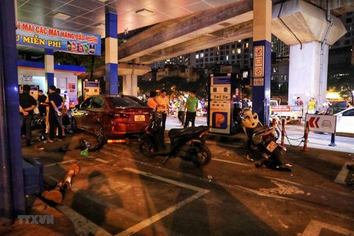 Hà Nội: Tạm giữ lái xe ôtô liên quan vụ tai nạn làm 8 người bị thương