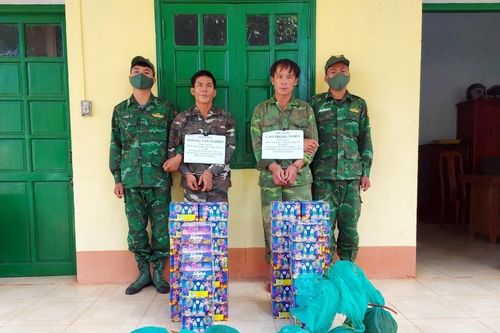 Kon Tum: Bắt 2 đối tượng vận chuyển trái phép pháo, động vật hoang dã