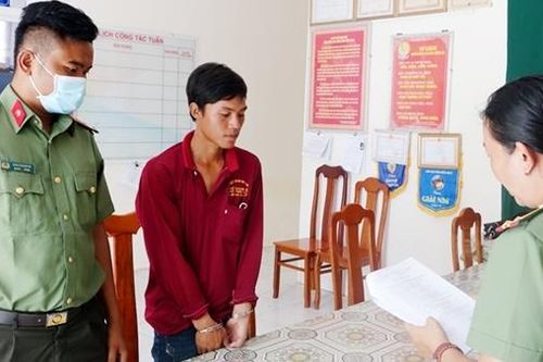 Đưa người qua lại biên giới để lấy công 500.000 đồng
