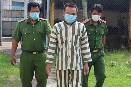 Mượn nhà dân để mở chiếu bạc