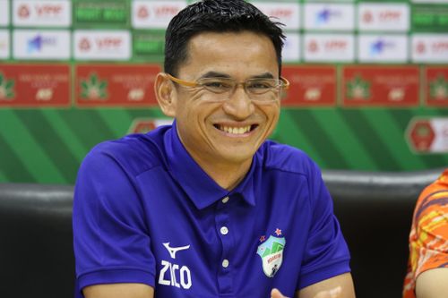 HLV Kiatisak: 'HAGL sẽ thắng Hà Nội 1-0'