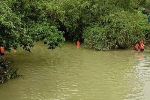 Tìm thấy thi thể 2 vợ chồng mất tích khi đi qua suối Ba Hang