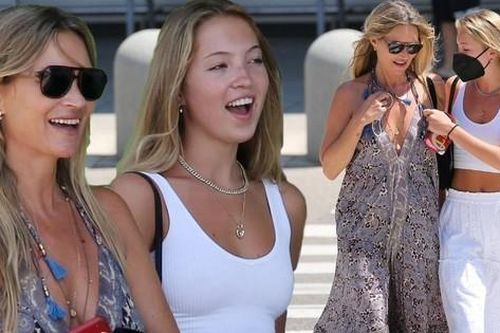 Ngắm loạt khoảnh khắc con gái 'huyền thoại làng mốt' Kate Moss ăn mặc chất như mẹ