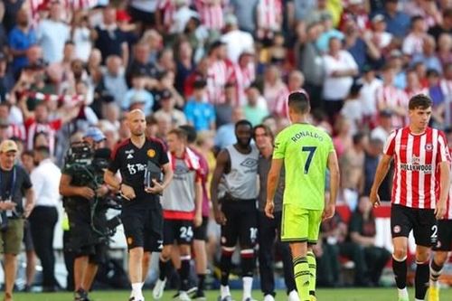 Ronaldo lập tức rời sân sau trận thua 0-4