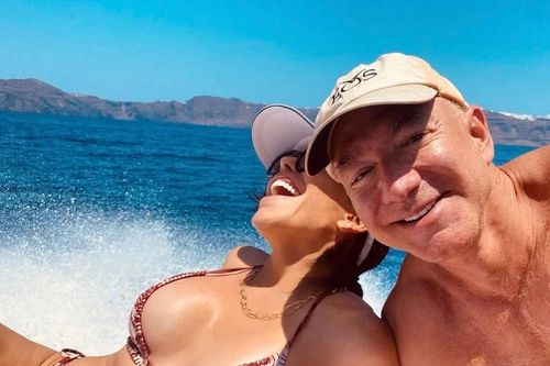 Ba năm hẹn hò của tỷ phú Jeff Bezos và bạn gái