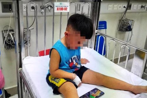 Bé trai hơn 3 tuổi nghi bị bạo hành phải nhập viện, đã qua nguy kịch