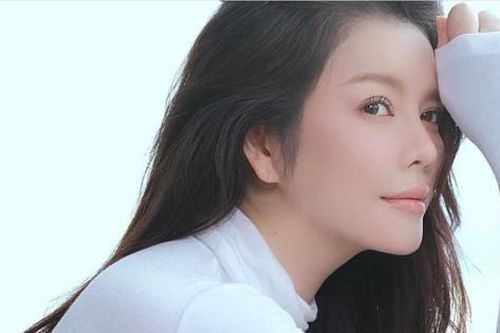 Vừa gây 'sốt' trong 'Người ấy là ai', Lý Nhã Kỳ lại khiến cả Vnet 'trầm trồ' vì điều này!