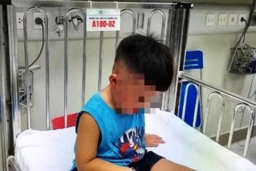 Cấp cứu bé 3,5 tuổi chấn thương đầu mặt cổ, bị cho vào thùng giấy, nhốt trong tủ cấp đông