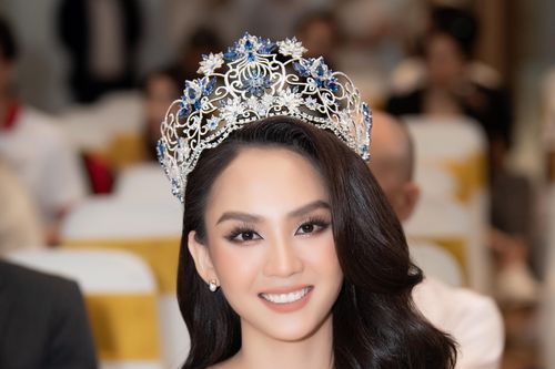 Bạn cùng phòng kể điều bí mật về Hoa hậu Mai Phương IELTS 8.0