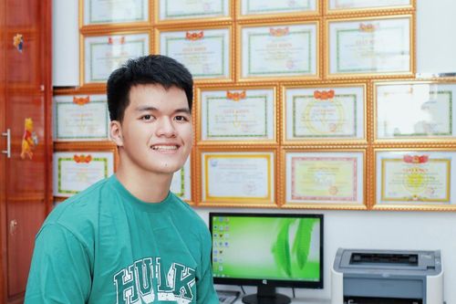 Nam sinh Quảng Trị giành 12 học bổng Mỹ