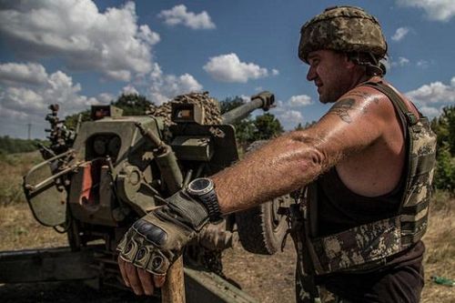 Ukraine gặp khó trong việc trả lương binh sĩ, Nga tăng chi quốc phòng