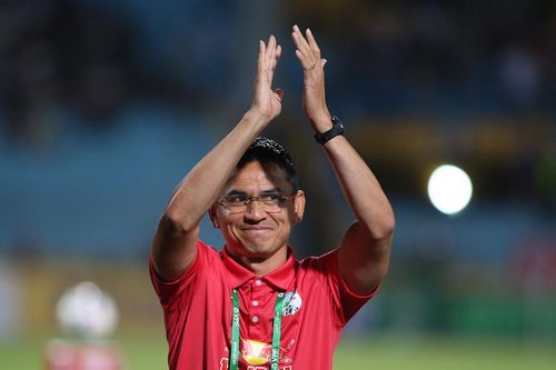 HLV Kiatisuk hẹn 'đòi nợ' Hà Nội FC tại Pleiku