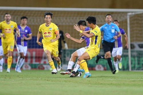 Đánh bại HAGL bằng 2 bàn thắng chớp nhoáng, Hà Nội vô địch lượt đi