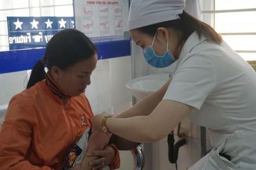 Đề xuất nâng phụ cấp lên 100% cho nhân viên y tế