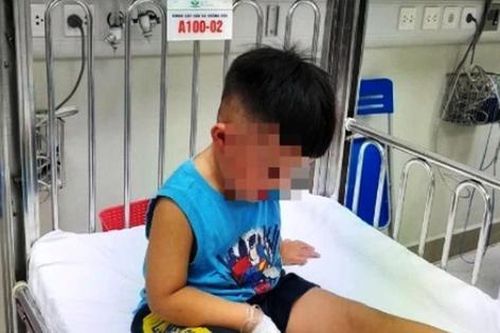 Sức khỏe bé trai 3 tuổi bị hàng xóm đánh bất tỉnh rồi nhét vào tủ lạnh đã ổn định