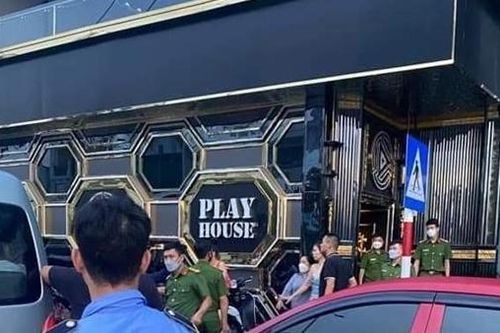 Xác định 65 'dân chơi' đất Cảng dương tính với ma túy trong quán Playhouse