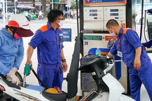 Vì sao 7 đơn vị đầu mối xăng dầu bị tước giấy phép?