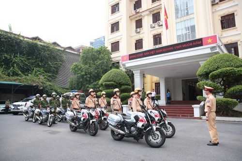Xử lý tình trạng lấn chiếm vỉa hè bày bán bánh Trung thu