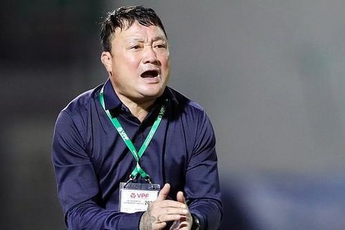 'Chiến hạm đỏ' chờ sự mát tay của HLV Trương Việt Hoàng