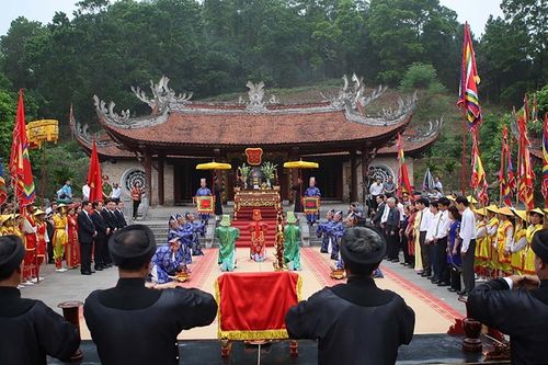 Công nhân, viên chức, lao động thi tìm hiểu về giá trị của tín ngưỡng, tôn giáo trong đời sống xã hội