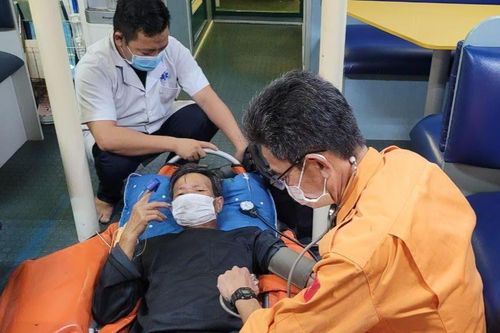 Cấp cứu kịp thời thuyền viên nguy kịch trên vùng biển Đà Nẵng