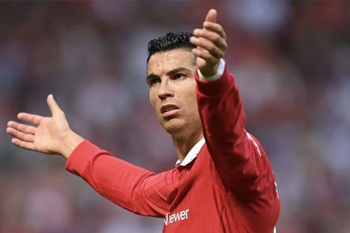 Chị gái Ronaldo bênh vực em trai khi bị Chủ tịch Real chê 'hết thời'