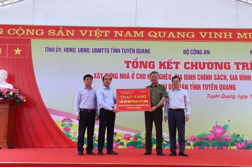 1.400 hộ nghèo của Tuyên Quang được hỗ trợ làm nhà ở