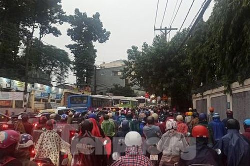 TPHCM: Mưa to kéo dài gây ùn ứ giao thông nghiêm trọng chiều đầu tuần