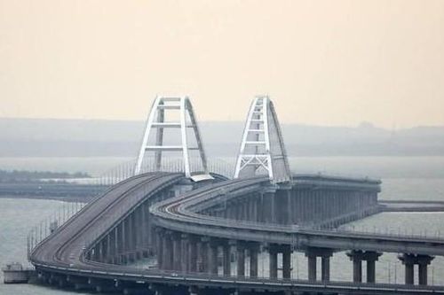 Nghị sĩ Ukraine và Bộ trưởng Quốc phòng Anh thảo luận việc phá hủy cầu Crimea