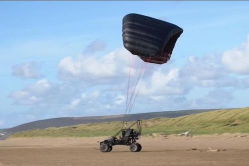 Lạ mắt với xe địa hình biết bay
