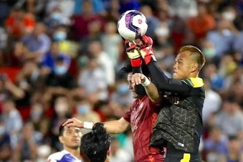 Huấn luyện viên Kiatisak: 'Hoàng Anh Gia Lai sẽ trả nợ Hà Nội FC'; Thủ môn nhập viện khẩn ở trận Đà Nẵng thua Viettel