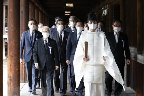 Hai Bộ trưởng Nhật Bản viếng đền Yasukuni, Thủ tướng Kishida gửi đồ lễ
