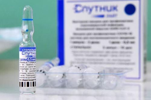 Vaccine xịt mũi của Nga chống lại tất cả các chủng virus SARS-CoV-2