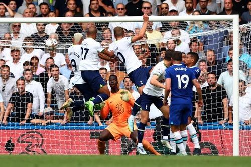 Chelsea hòa Tottenham sau màn rượt đuổi kịch tính