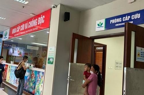 Cháu bé bị nhốt vào tủ cấp đông được xuất viện
