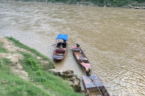 Tìm thấy thi thể bé 1 tuổi trong vụ lật thuyền 5 người mất tích trên sông Chảy