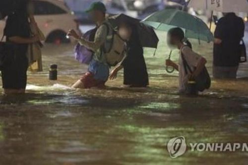 Hàn Quốc: 14 người thiệt mạng do mưa lớn