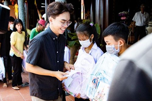 Diễn viên Minh Dự lập quỹ khuyến học cho trẻ em bằng tiền nhuận bút